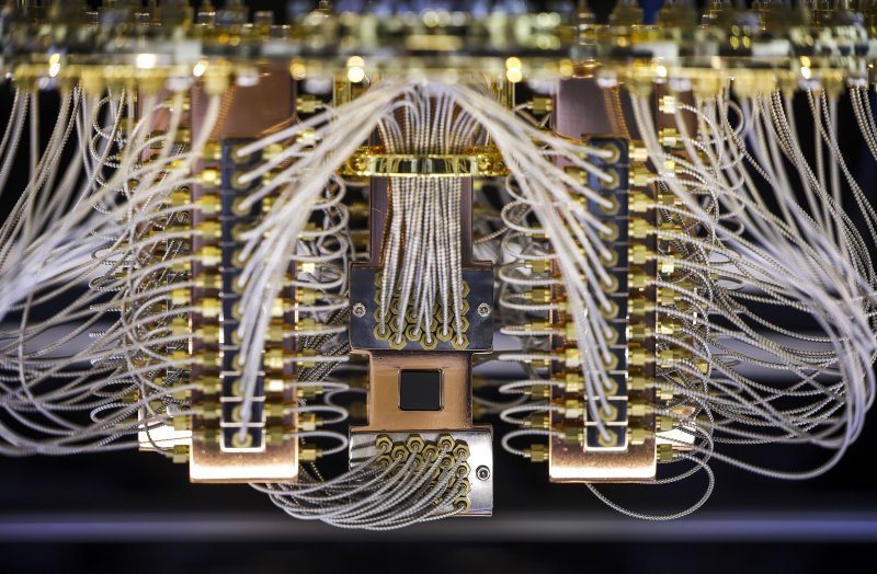 [고양=뉴시스] 정병혁 기자 = 25일 경기 고양시 킨텍스에서 열린 2024 퀀텀코리아에서 IBM의 양자컴퓨터 '퀀텀'이 전시되어 있다. 2024.06.25. jhope@newsis.com