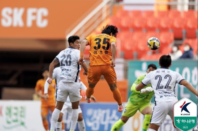 헤더 득점에 성공하는 제주SK FC의 이건희 (출처=연합뉴스)