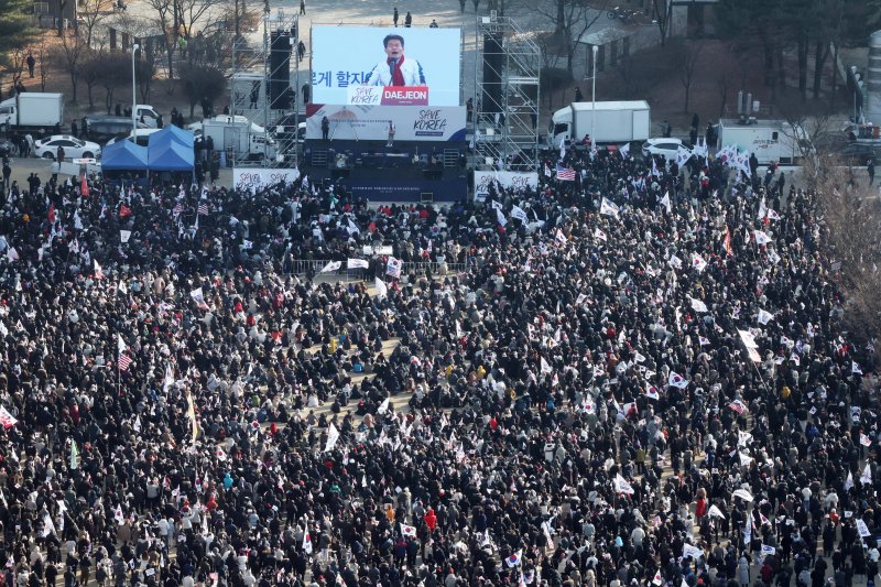"尹 지키자" vs "즉각 파면"...탄핵심판 막바지, 전국 곳곳 찬반 집회