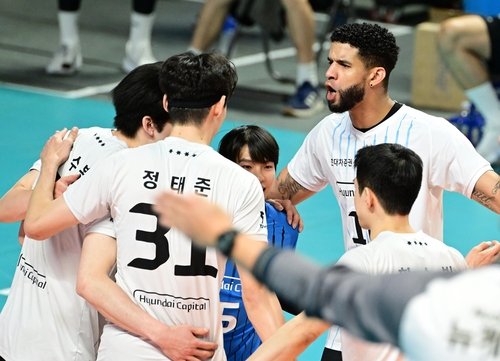 득점 후 기뻐하는 현대캐피탈 선수들 (출처=연합뉴스)