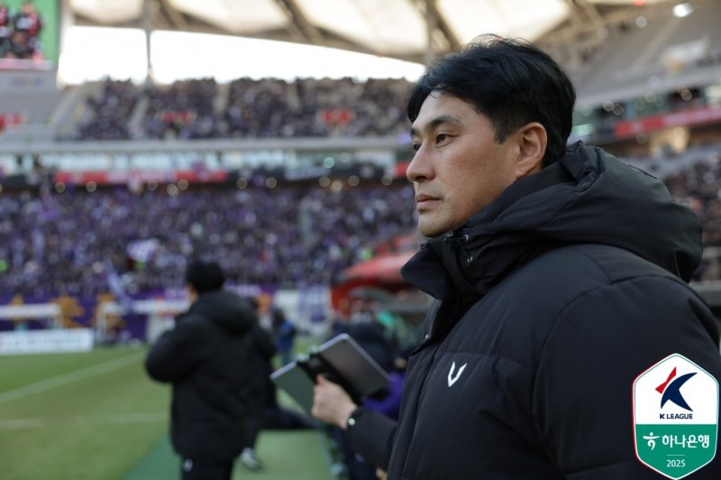 [서울=뉴시스] 프로축구 K리그1 FC안양의 유병훈 감독. (사진=한국프로축구연맹 제공) *재판매 및 DB 금지