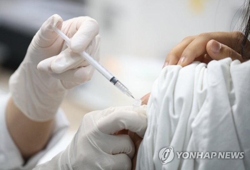 '코로나 백신 특혜 접종' 당진시 전 보건소장 무죄 확정
