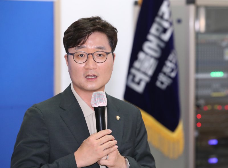 장철민 국회 산자위 위원(대전시당위원장)이 14일 더불어민주당 대전시당에서 열린 소상공인시장진흥공단 이전 관련 간담회에서 발언하고 있다. 2024.6.14/뉴스1 ⓒ News1 김기태 기자