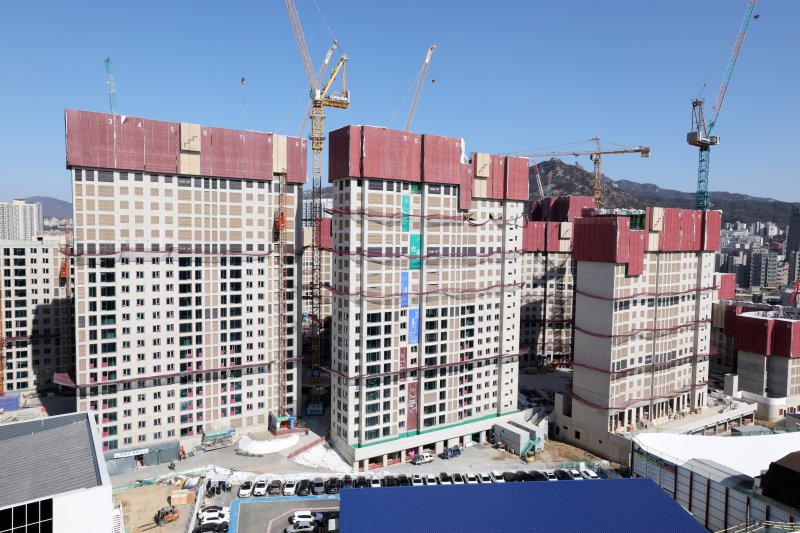 서울시내 한 아파트단지 공사현장. 2025.2.18/뉴스1 ⓒ News1 박세연 기자