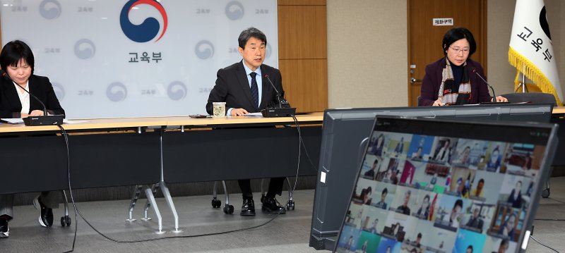 이주호 사회부총리 겸 교육부 장관이 13일 오전 세종시 정부세종청사에서 화강으로 열린 의대총장 간담회에서 발언하고 있다. /뉴스1 ⓒ News1 김기남 기자