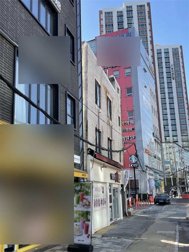 기울어짐 신고가 접수된 광주 남구 방림동의 한 3층짜리 상가 건물의 모습.(광주 남구 제공.재판매 및 DB금지)2025.2.6/뉴스1