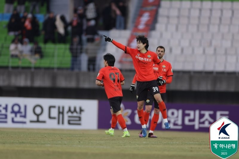 멀티골을 터뜨린 강원 이지호(한국프로축구연맹 제공)