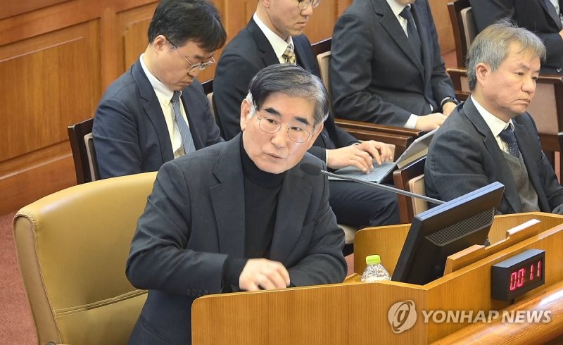 윤 대통령 증인신문에 답변하는 김용현 전 국방장관 (출처=연합뉴스)