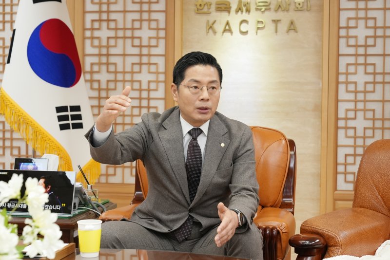구재이 한국세무사회장(제33대)이 뉴스1과의 인터뷰에서 "세무사들은 회계사가 부실하게 하는 민간위탁 수탁기관의 결산서 회계검사를 철저하게 할 수 있다"고 자신했다.(한국세무사회 제공. 재판매 및 DB금지)/뉴스1