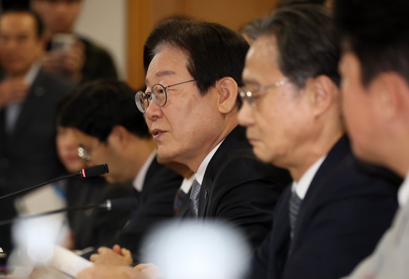 이재명 더불어민주당 대표가 20일 서울 중구 은행회관에서 열린 '민생 경제 회복을 위한 민주당-은행권 현장 간담회'에서 모두발언을 하고 있다. (공동취재) 2025.1.20/뉴스1 ⓒ News1 이승배 기자