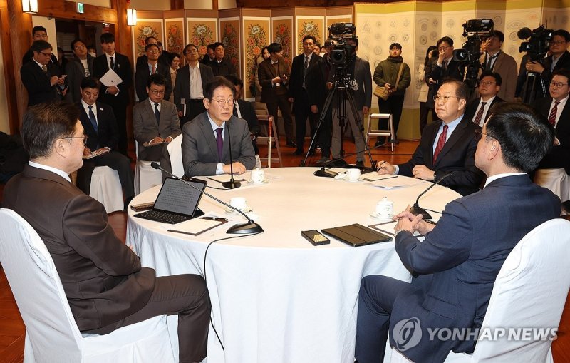 정권 연장 45.3%·정권 교체 49.0%…국민의힘 42.7%·민주 41.1% (출처=연합뉴스)