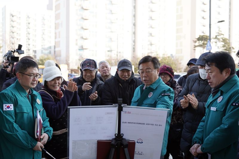 신상진 성남시장, 모란시장에 '지평식 주차장 100면' 추가 조성