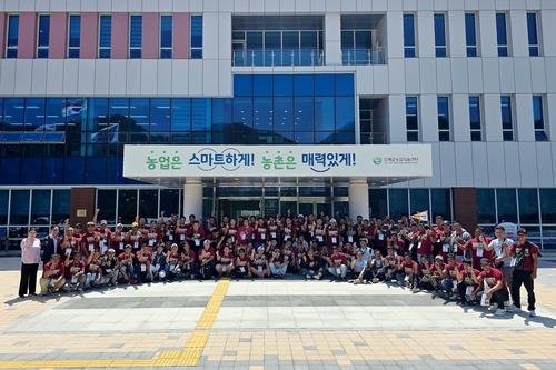 인제군 찾은 외국인 계절근로자 (출처=연합뉴스)