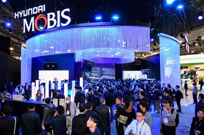 CES 2025에 참가한 현대모비스 전시 부스 전경.