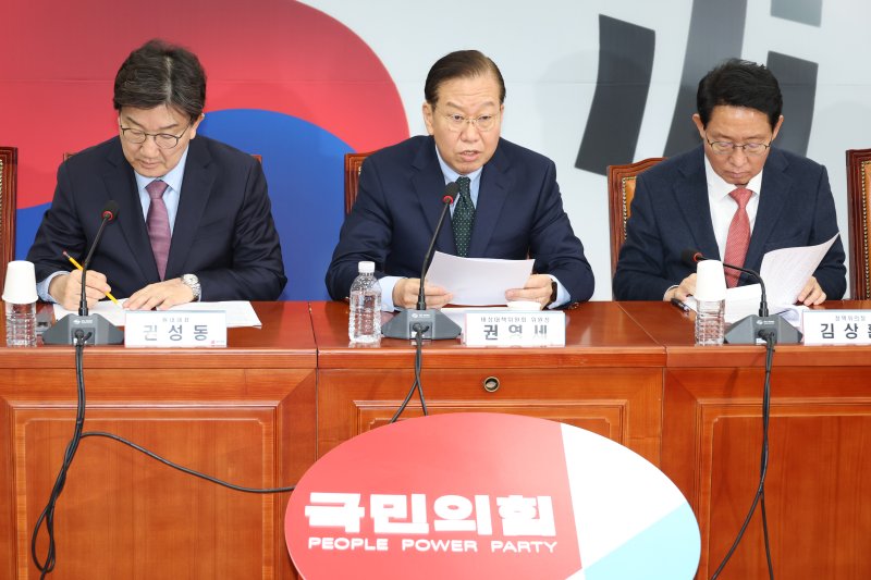 권영세 국민의힘 비상대책위원장이 24일 오전 서울 여의도 국회에서 열린 비상대책위원회의에서 모두발언을 하고 있다. 2025.2.24/뉴스1 ⓒ News1 이광호 기자