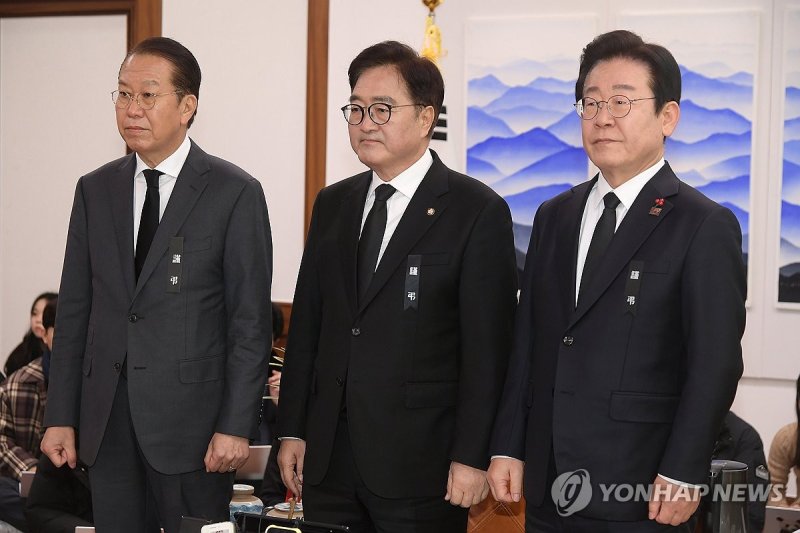 왼쪽부터 국민의힘 권영세 비상대책위원장, 우원식 국회의장, 더불어민주당 이재명 대표 (출처=연합뉴스)