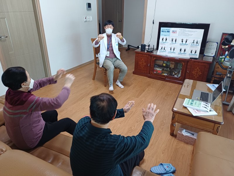 중풍 예방 '짬짬이 운동' 교육. *재판매 및 DB 금지