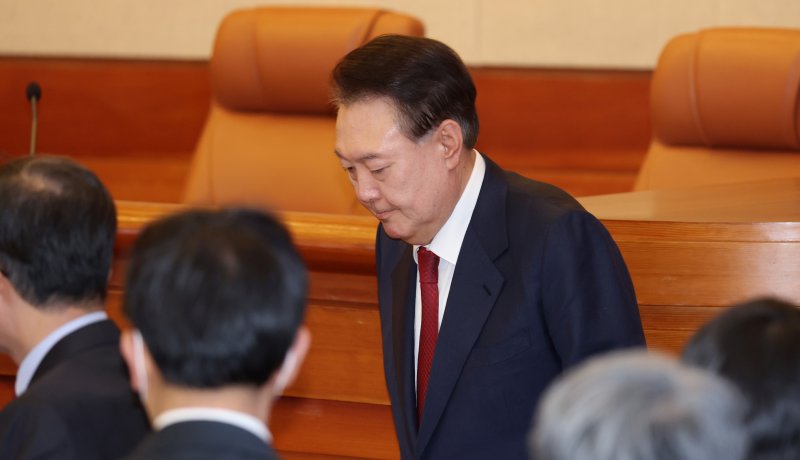 윤석열 대통령이 20일 서울 종로구 헌법재판소에서 열린 탄핵심판 10차 변론에 출석하고 있다. 2025.2.20/뉴스1 ⓒ News1 사진공동취재단