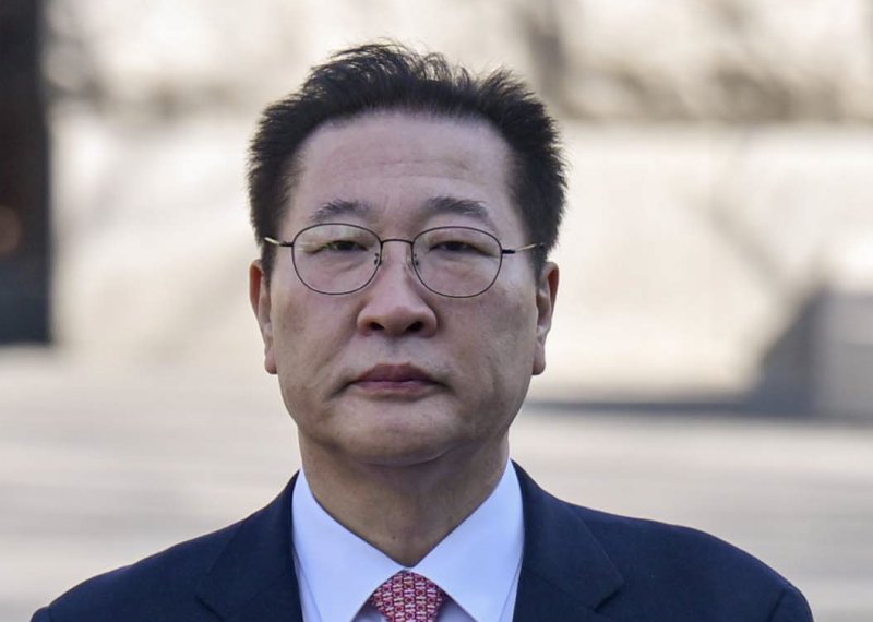 [서울=뉴시스] 김금보 기자 = 박성재 법무부 장관이 24일 오후 서울 종로구 헌법재판소에서 열리는 자신에 대한 탄핵심판 첫 변론준비기일에 출석하고 있다. (공동취재) 2025.02.24. photo@newsis.com