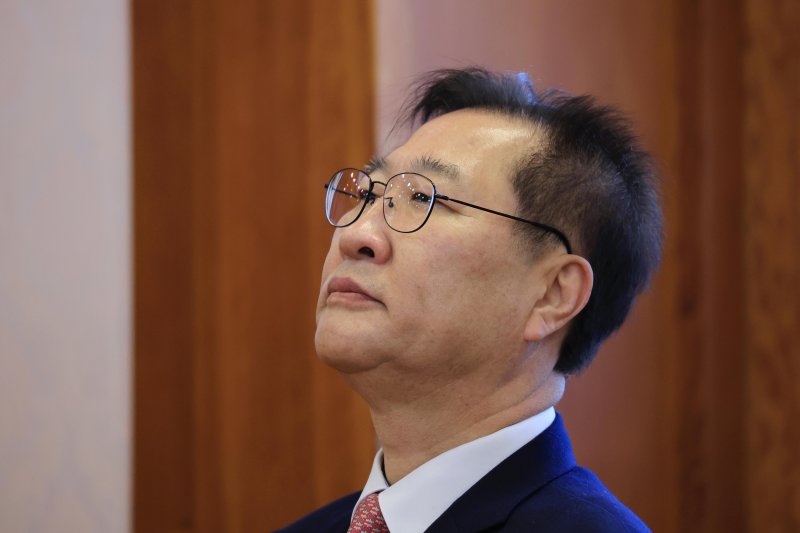 [서울=뉴시스] 김금보 기자 = 박성재 법무부 장관이 24일 서울 종로구 헌법재판소 소심판정에서 열린 탄핵 심판 첫 변론준비기일에 참석해 있다. (공동취재) 2025.02.24. photo@newsis.com