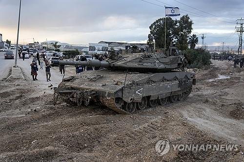 이스라엘 탱크 요르단강 서안 진입…23년 만에 처음 - 파이낸셜뉴스