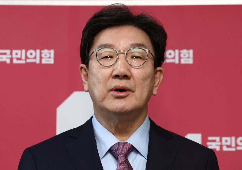 권성동, 이재명 향해 "주제 가리지 말고 1대1 무제한 토론하자"