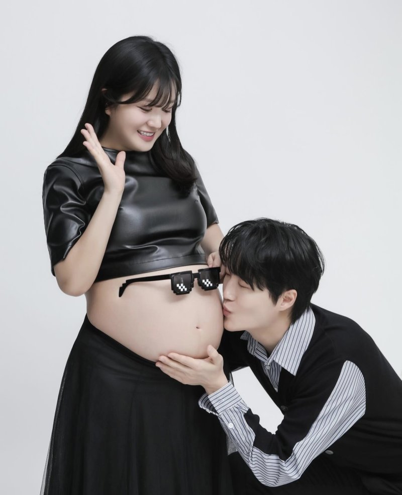 [서울=뉴시스] 개그맨 이용식 딸 이수민이 24일 본인 인스타그램에 만삭 화보를 공개했다. (사진= 이수민 인스타그램 캡처) 2025.02.24. photo@newsis.com *재판매 및 DB 금지