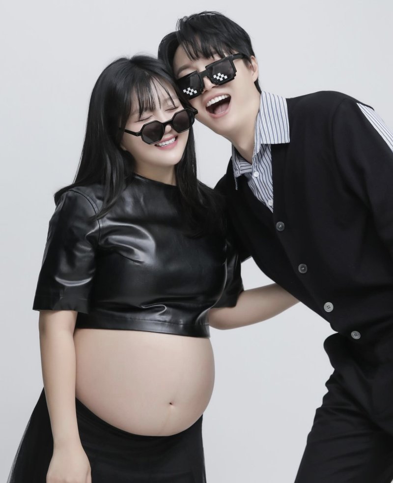 [서울=뉴시스] 개그맨 이용식 딸 이수민이 24일 본인 인스타그램에 만삭 화보를 공개했다. (사진= 이수민 인스타그램 캡처) 2025.02.24. photo@newsis.com *재판매 및 DB 금지