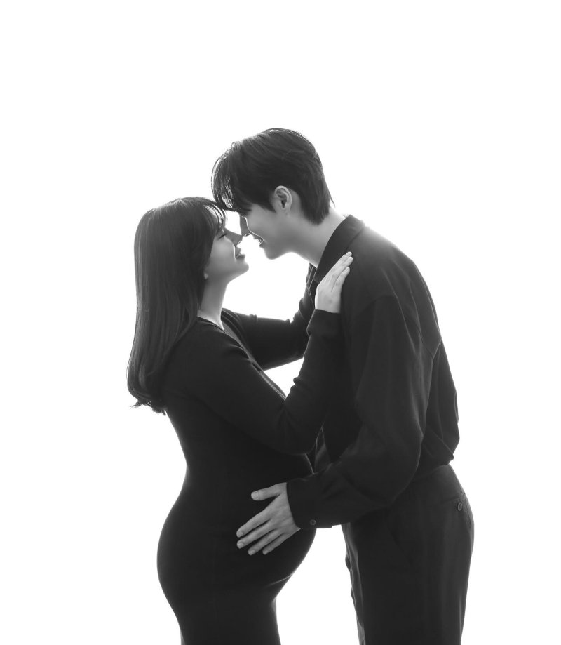 [서울=뉴시스] 개그맨 이용식 딸 이수민이 24일 본인 인스타그램에 만삭 화보를 공개했다. (사진= 이수민 인스타그램 캡처) 2025.02.24. photo@newsis.com *재판매 및 DB 금지