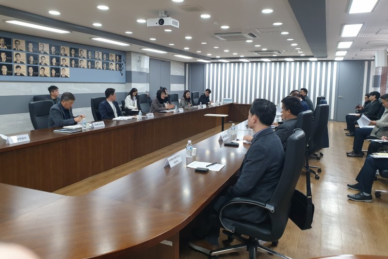 [부산=뉴시스] 24일 오후 부산지방해양수산청은 관련 유관기관 및 어업단체와 해양오염사고 예방을 위한 간담회를 진행하고 있다. (사진=부산지방해양수산청 제공) 2025.02.24. photo@newsis.com *재판매 및 DB 금지