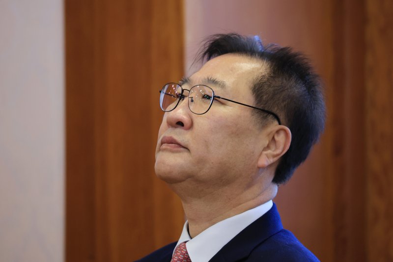 박성재 법무부 장관이 24일 서울 종로구 헌법재판소 소심판정에서 열린 자신의 탄핵심판 첫 변론준비기일에 참석해 있다. 연합뉴스