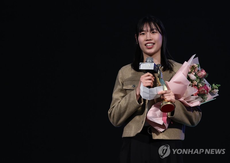 정규리그 몰텐 신인 선수상, 신한은행 홍유순 (출처=연합뉴스)