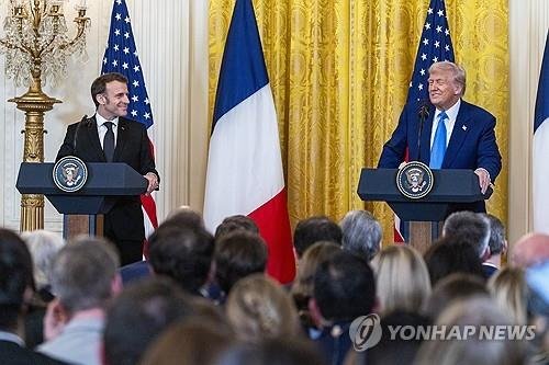 공동 회견하는 두 정상 (출처=연합뉴스)