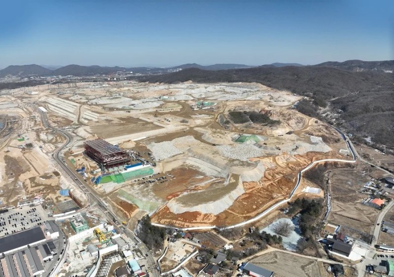 [서울=뉴시스]SK하이닉스 용인 반도체 클러스터 건설 현장. (사진 = SK하이닉스 뉴스룸) 2025.02.25. photo@newsis.com *재판매 및 DB 금지