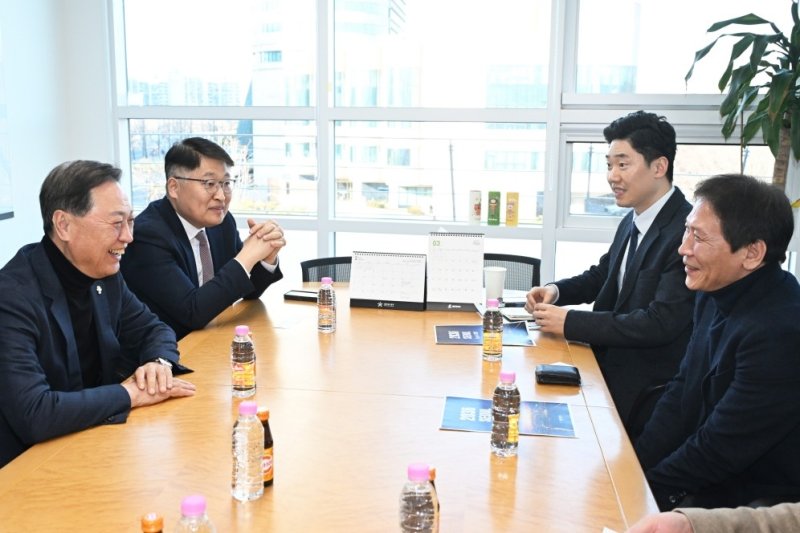 대한체조협회를 방문한 김태균 서울시 행정1부시장 (출처=연합뉴스)