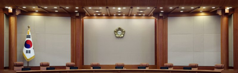 지난 24일 서울 종로구 헌법재판소 대심판정 재판관석이 정돈돼있다. (공동취재) 2025.2.24/뉴스1 ⓒ News1 김명섭 기자