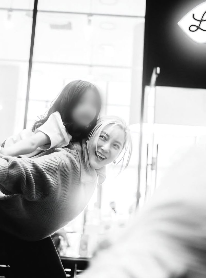 [서울=뉴시스] 그룹 'S.E.S' 출신 가수 겸 뮤지컬배우 바다가 딸과의 일상을 공개했다. (사진=바다 인스타그램 캡처) 2025.02.25. photo@newsis.com *재판매 및 DB 금지