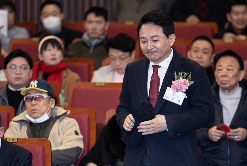 원희룡 전 국토교통부 장관이 25일 오전 서울 여의도 국회에서 열린 국민의힘 책임당원협의회 제5기 임원진 출범식 및 탄핵심판 공정촉구 결의대회에 참석하고 있다 2025.2.25/뉴스1 ⓒ News1 이재명 기자
