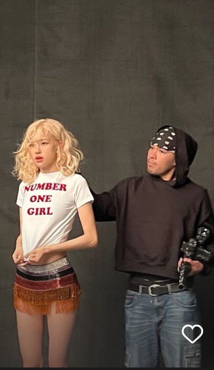 [서울=뉴시스] 로제(왼쪽), 고(故) 헤수스 게레로. (사진=로제 인스타그램 캡처) 2025.02.25. photo@newsis.com *재판매 및 DB 금지