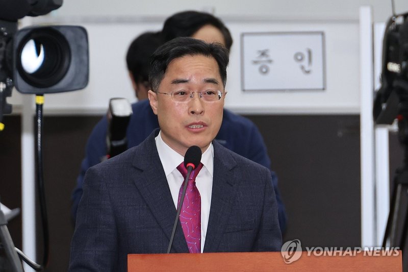 답변하는 이진동 대검 차장 (출처=연합뉴스)