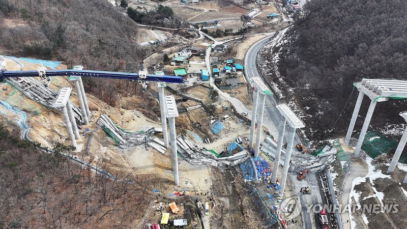 안성 고속도로 교량 공사장 붕괴 현장 (출처=연합뉴스)