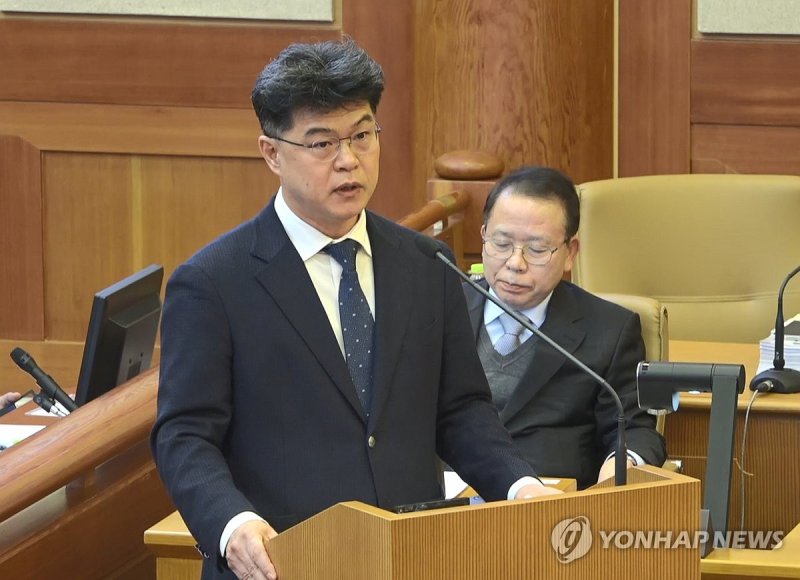 국회 대리인단 김진한 변호사 청구인 변론 (출처=연합뉴스)