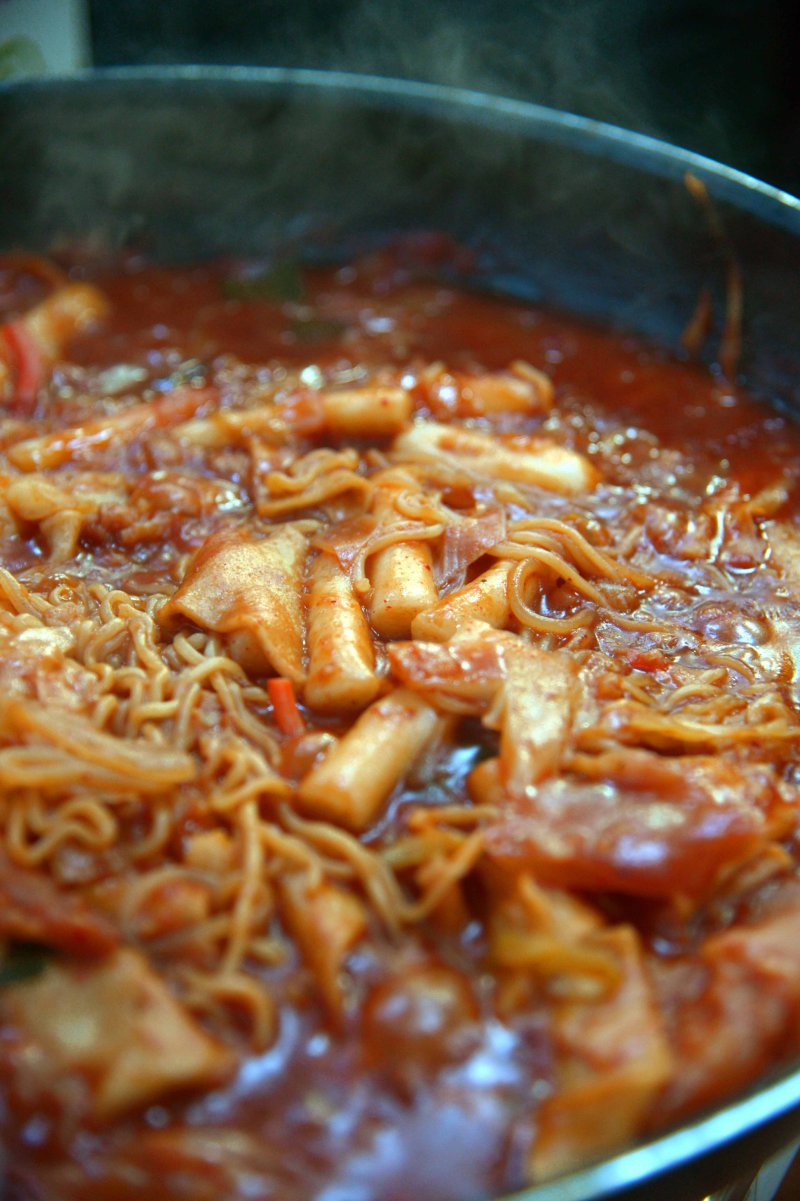 [서울=뉴시스] 추억의 즉석떡볶이 (사진=뉴시스DB)
