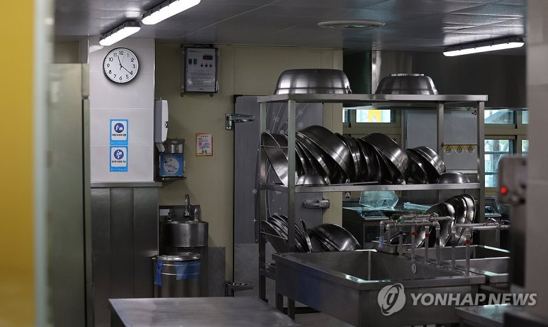 학교 급식실 (출처=연합뉴스)