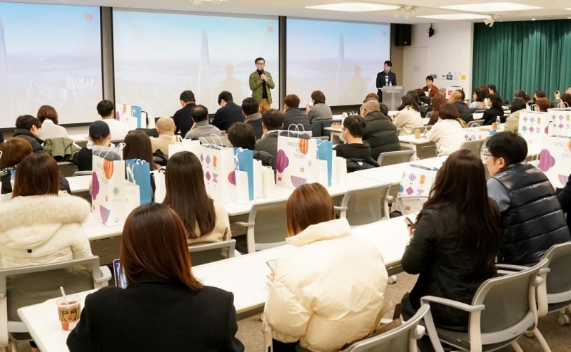 롯데면세점, 외국인 단체관광 유치전…통역사 200여명 초청 (출처=연합뉴스)