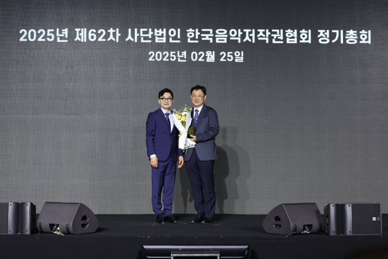 [서울=뉴시스] 틱톡이 지난 25일 열린 한국음악저작권협회(KOMCA) 총회에서 베스트 파트너상을 받았다고 26일 밝혔다. (사진=틱톡 제공) *재판매 및 DB 금지