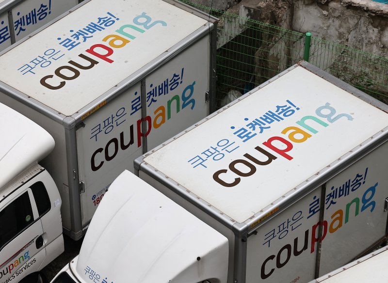 서울 중구의 한 주차장에 주차돼 있는 쿠팡 배달 차량. 2024.8.7/뉴스1 ⓒ News1 김진환 기자
