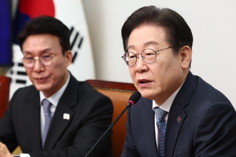 이재명 더불어민주당 대표가 26일 오전 서울 여의도 국회에서 열린 최고위원회의에서 모두 발언을 하고 있다. 2025.2.26/뉴스1 ⓒ News1 김민지 기자