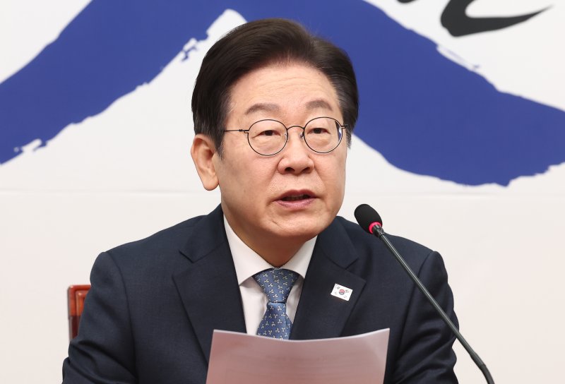 이재명 더불어민주당 대표가 26일 오전 서울 여의도 국회에서 열린 최고위원회의에서 모두 발언을 하고 있다. 2025.2.26/뉴스1 ⓒ News1 김민지 기자
