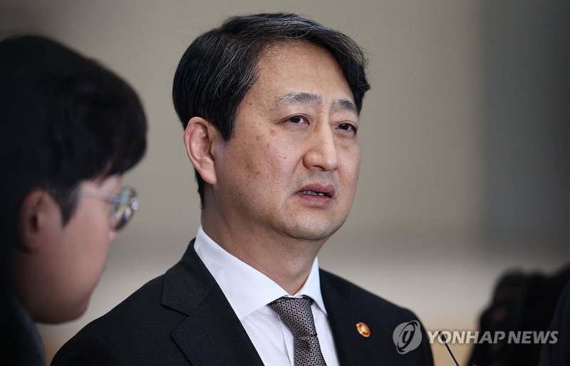 미국 관세면제 등 관련 질문에 답하는 안덕근 장관 (출처=연합뉴스)